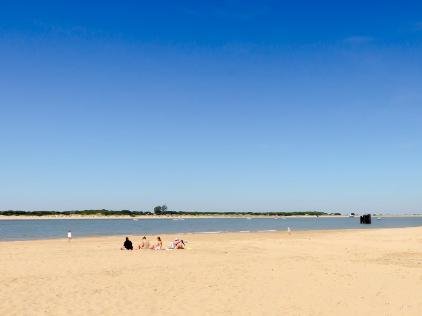 Sanlúcar, a 500 metros de la playa